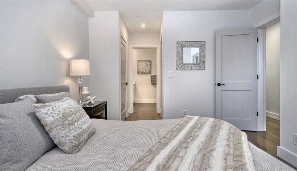 15 W Bellflower St Unit 1 - Photo 3 of 22