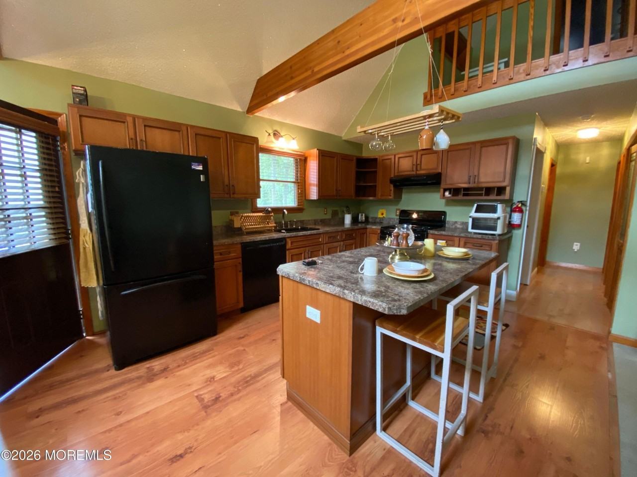 365 Neptune Dr - Photo 4 of 15