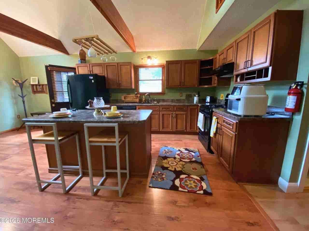 365 Neptune Dr - Photo 5 of 15