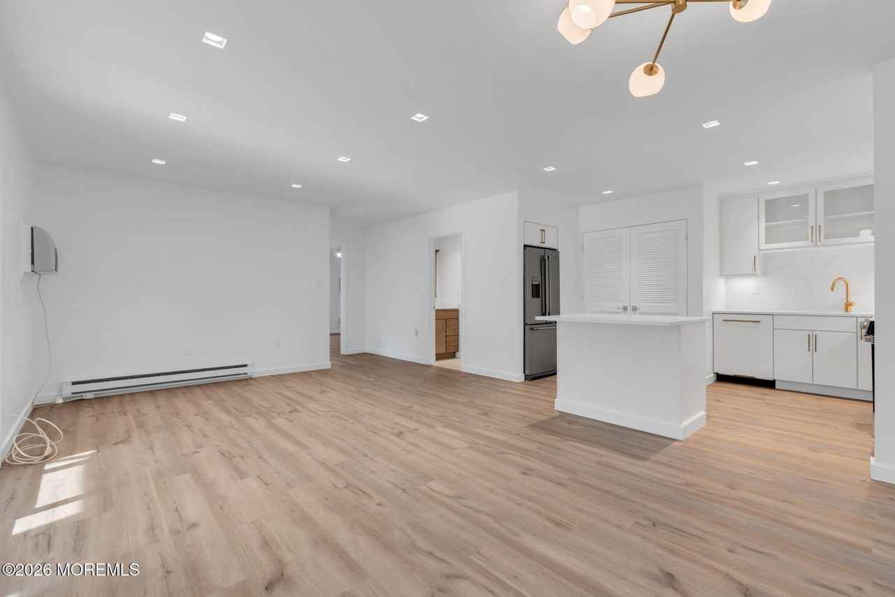 42 Lexington Ct - Photo 2 of 36