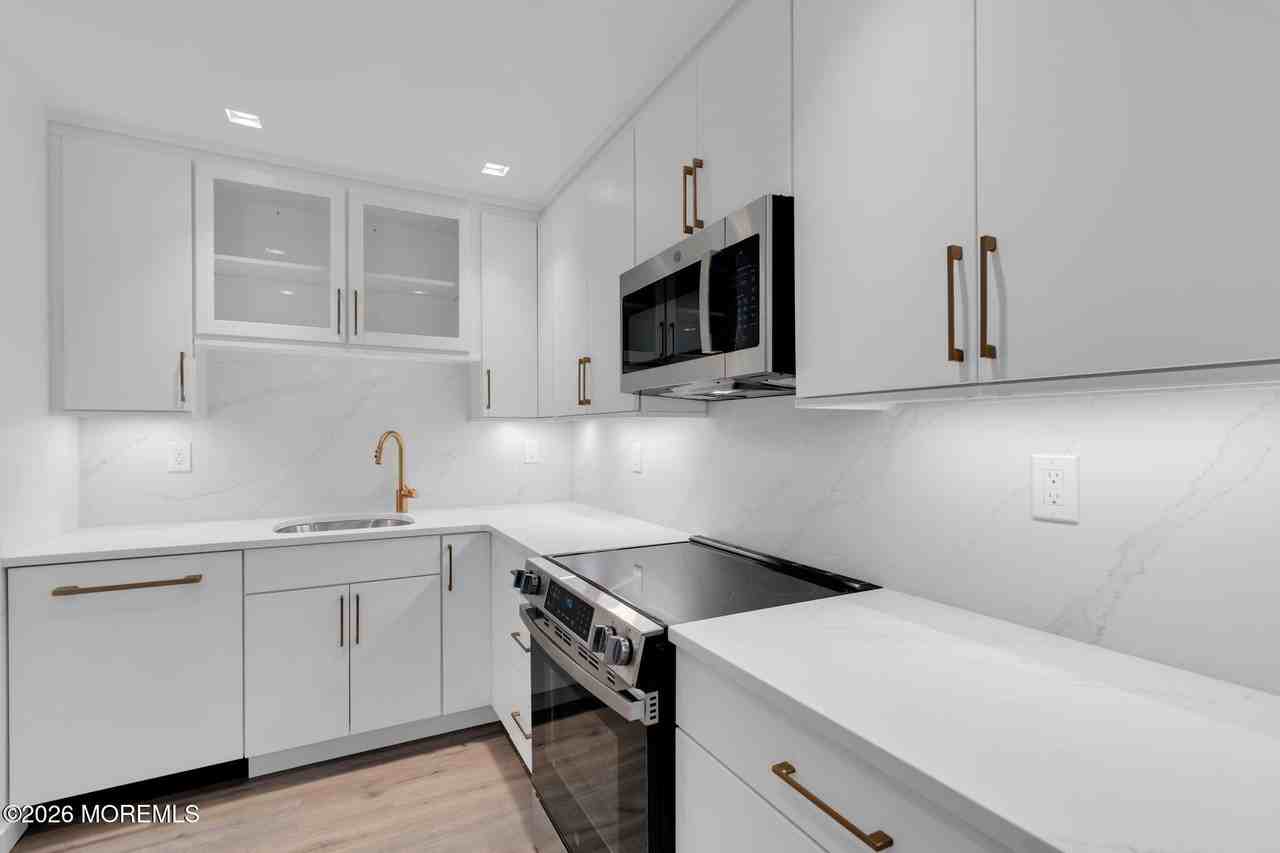 42 Lexington Ct - Photo 3 of 36