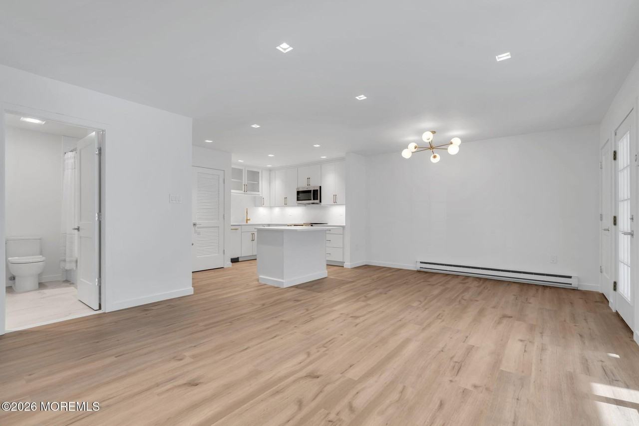 42 Lexington Ct - Photo 4 of 36