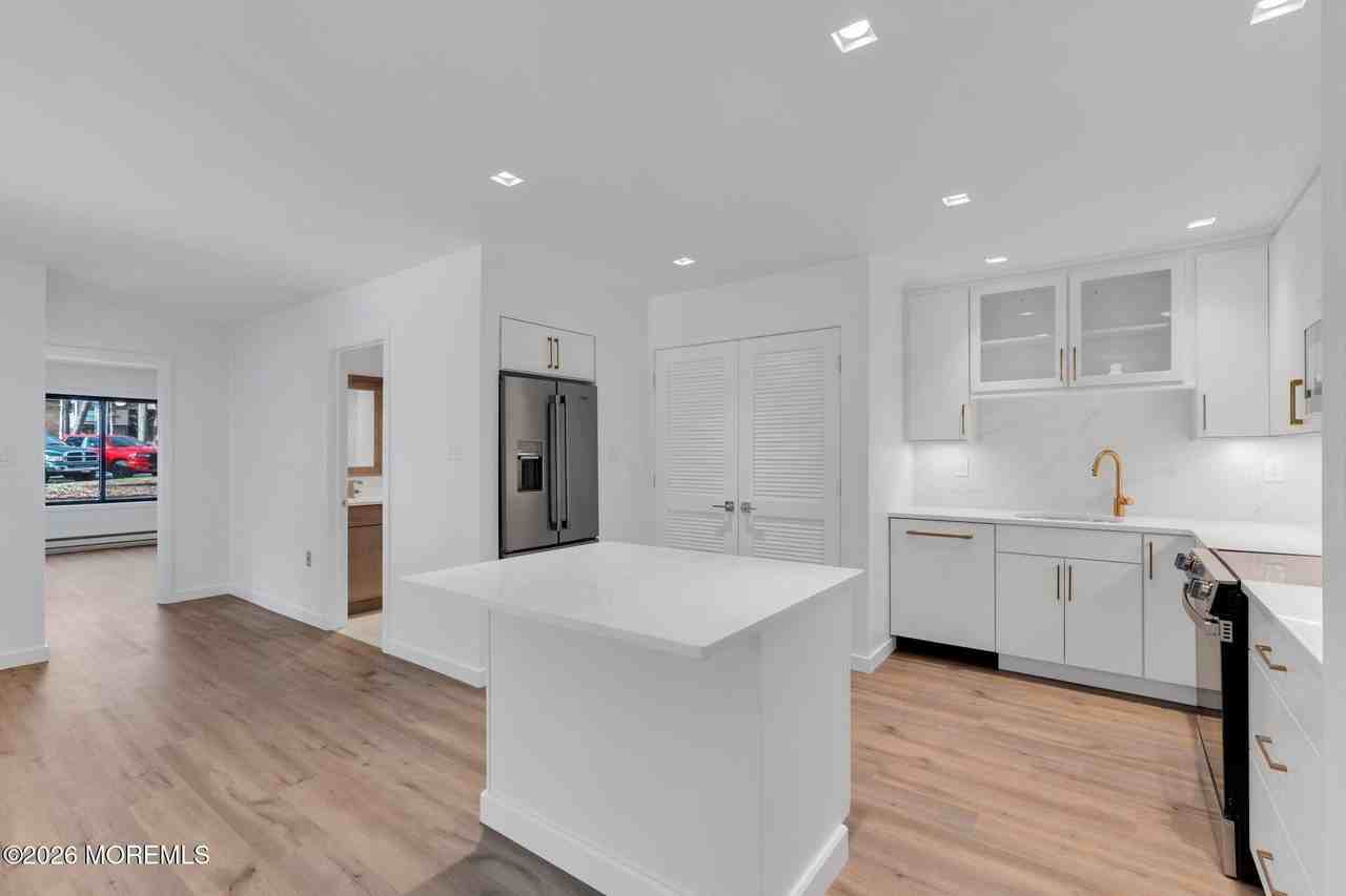 42 Lexington Ct - Photo 5 of 36