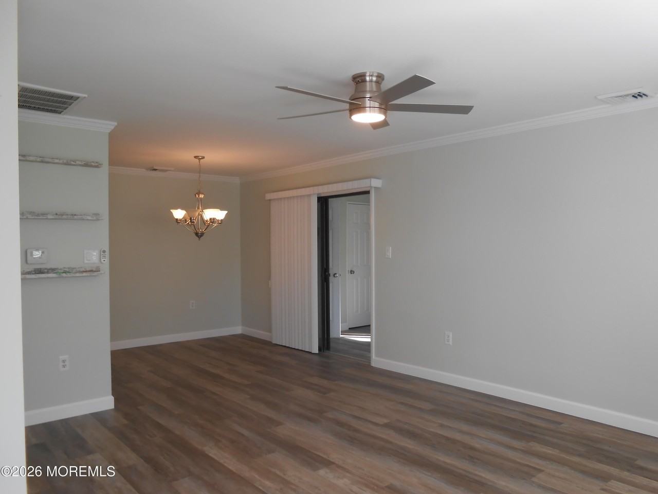 39 Mediterranean Ct - Photo 4 of 17