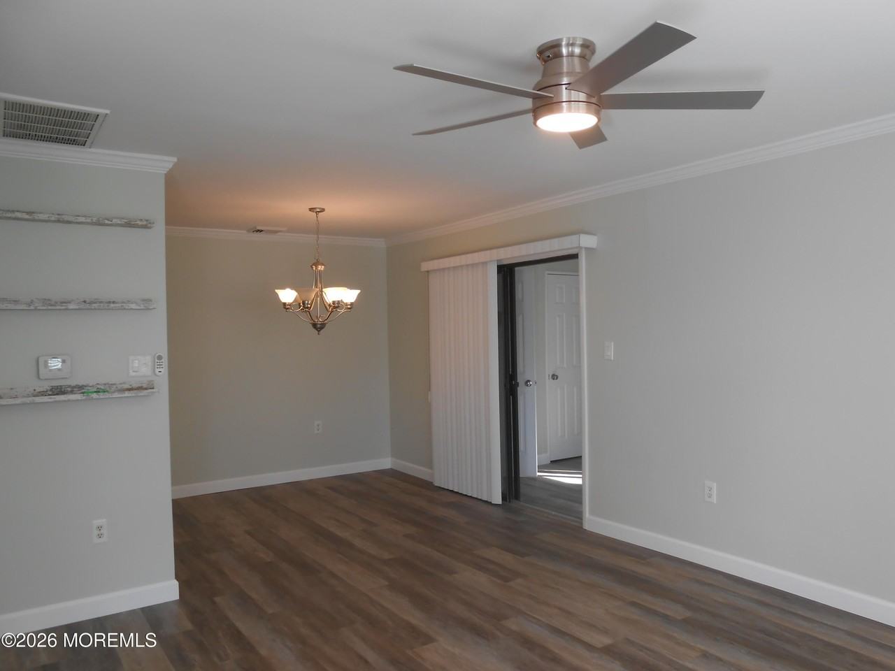 39 Mediterranean Ct - Photo 5 of 17