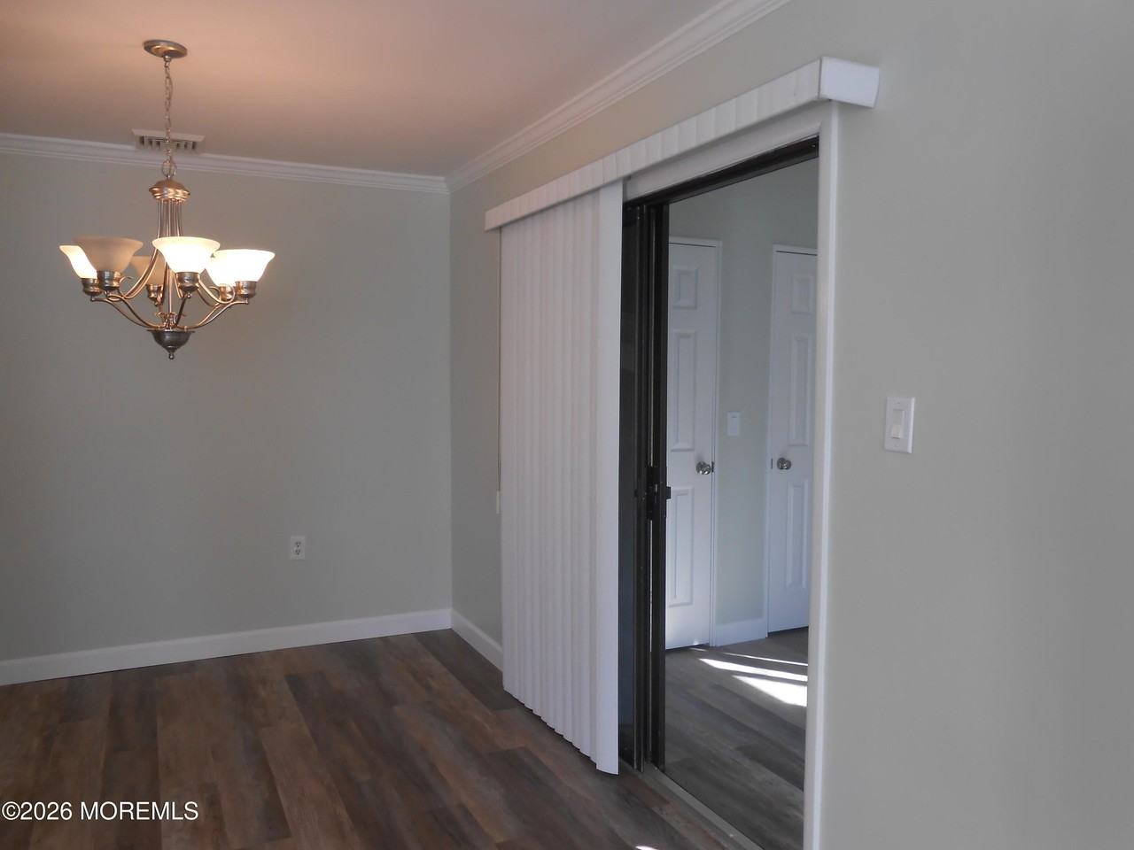 39 Mediterranean Ct - Photo 6 of 17