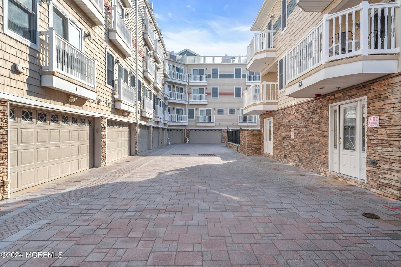 21 Blaine Ave #11 - Photo 4 of 37