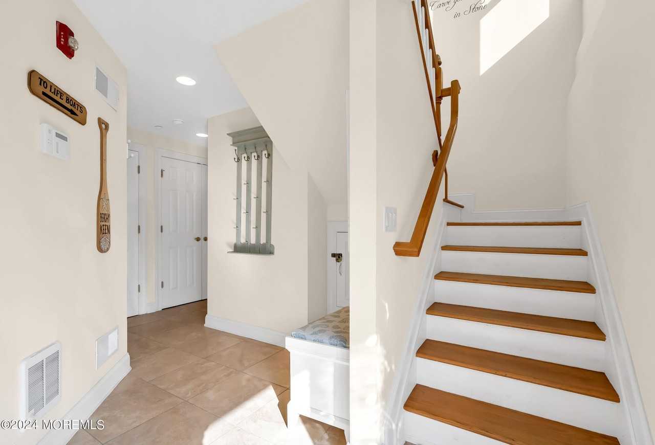 21 Blaine Ave #11 - Photo 6 of 37