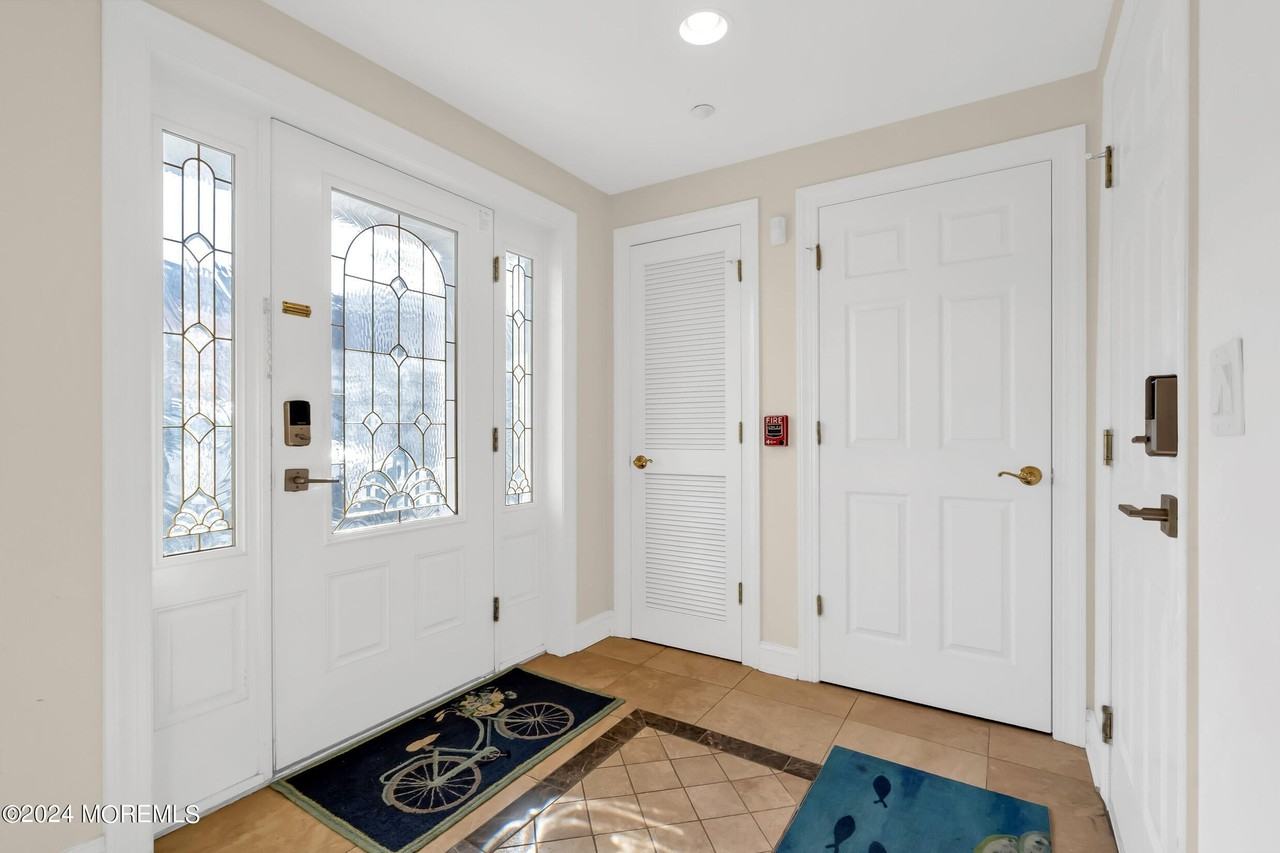 21 Blaine Ave #11 - Photo 7 of 37