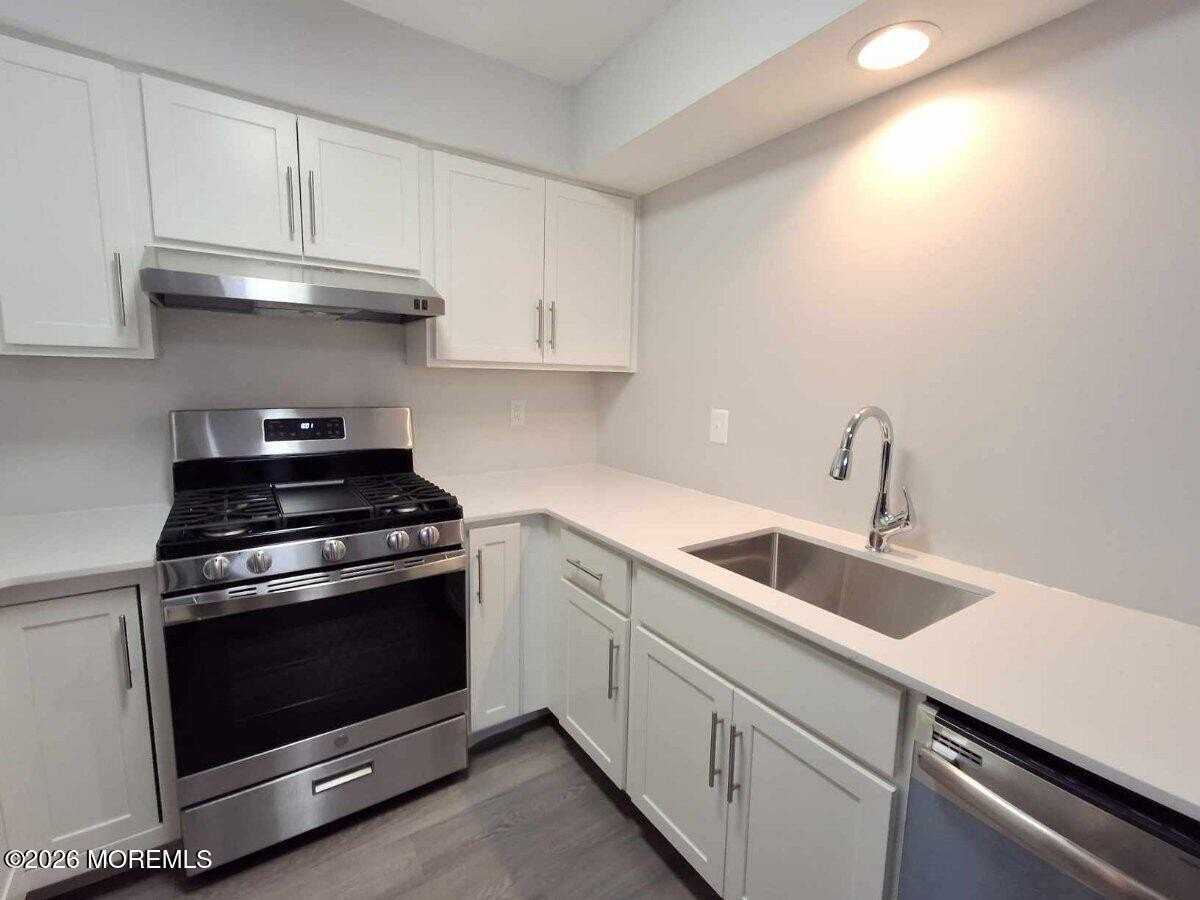 123 Northampton Dr - Photo 3 of 12