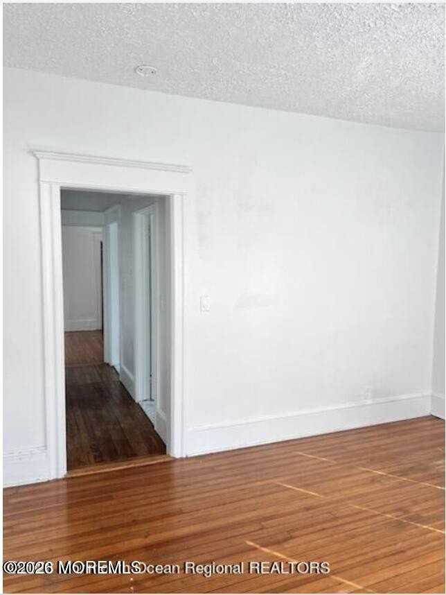 24 Bay Ave #7 - Photo 3 of 6