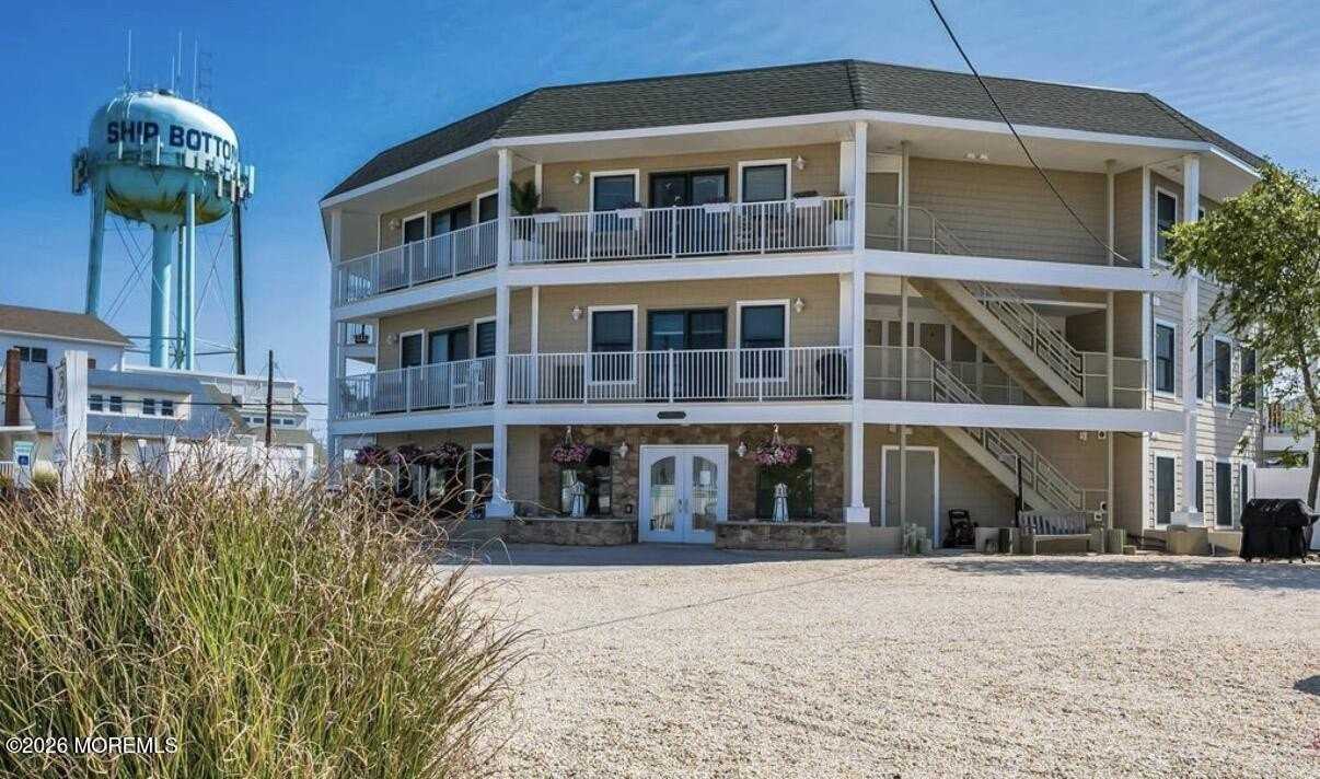 1810 Central Ave #11