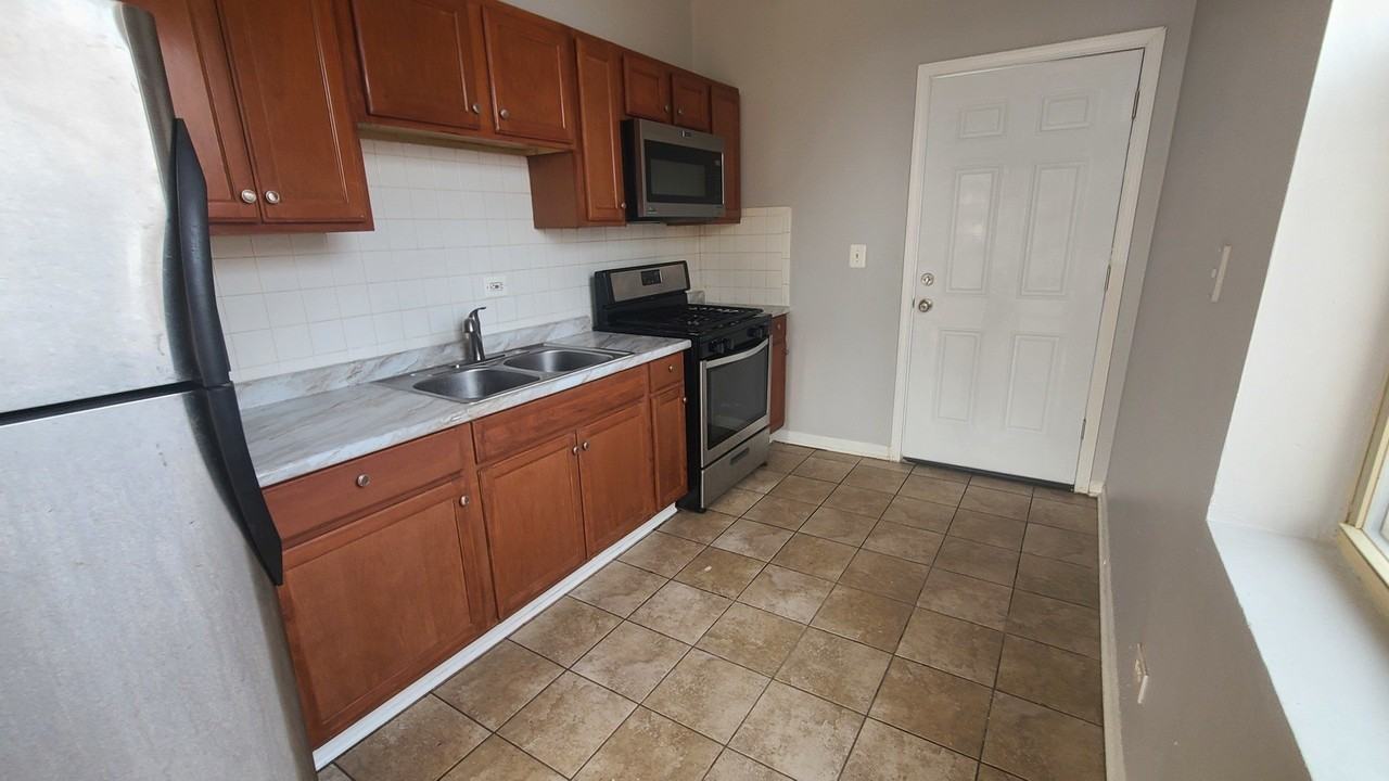 1407 E 69th Pl #2 - Photo 4 of 9