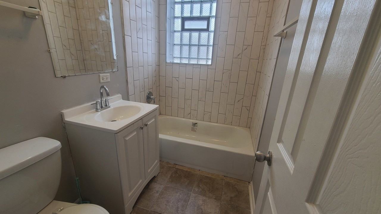 1409 E 69th Pl #2 - Photo 4 of 8