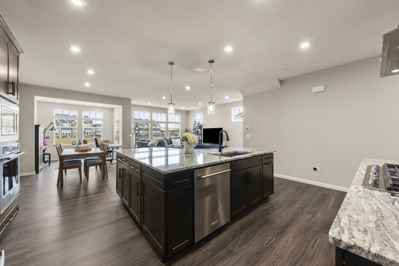 2220 Weatherbee Ln - Photo 6 of 26