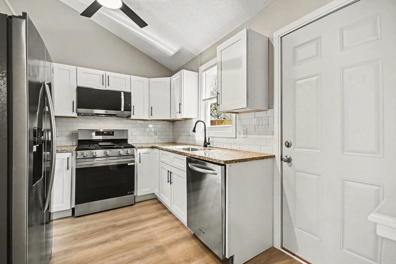 1440 S Hamilton St #A - Photo 3 of 15