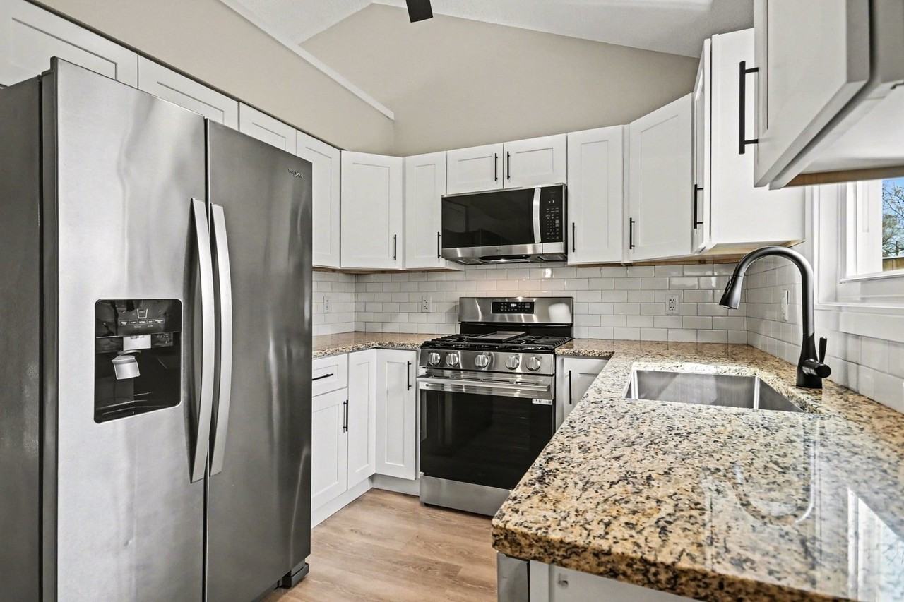 1440 S Hamilton St #A - Photo 7 of 15