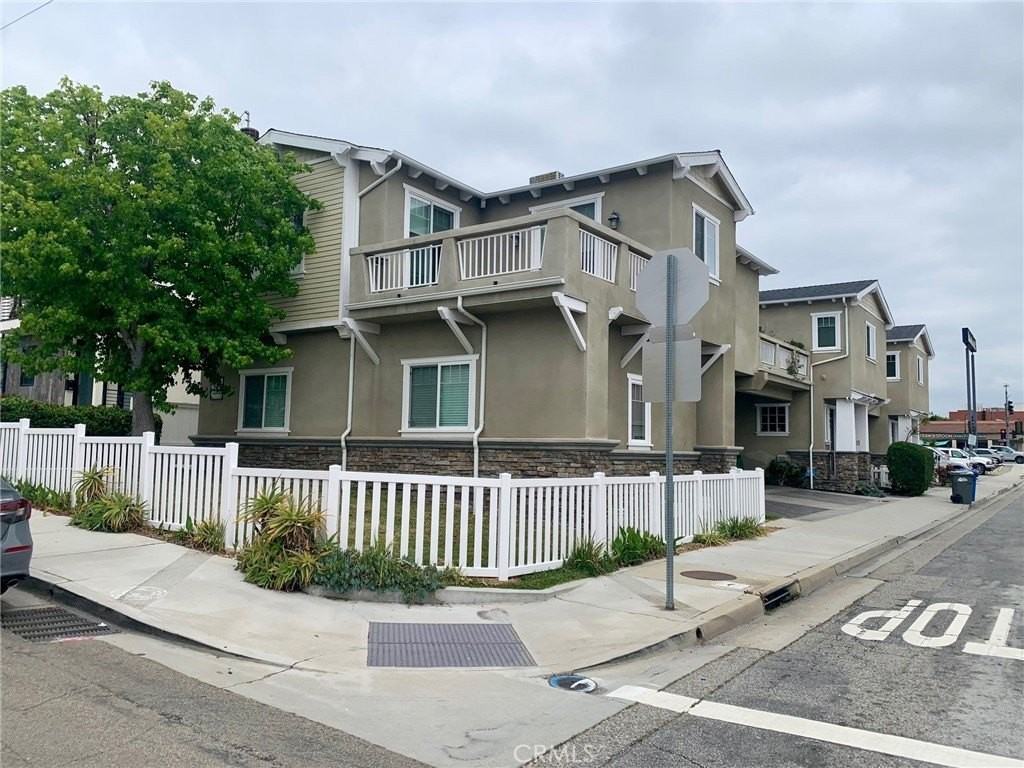 1903 Mackay Ln - Photo 4 of 50