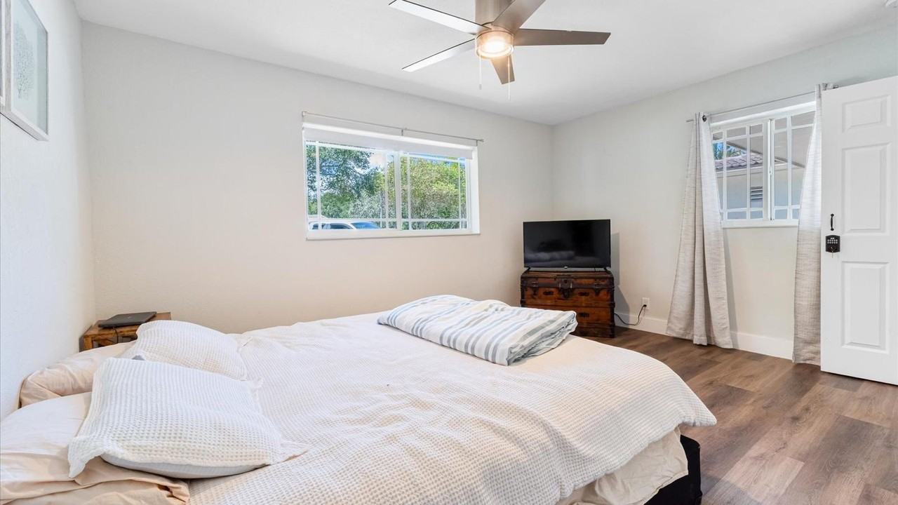 Ne 26th Ave - Photo 2 of 11