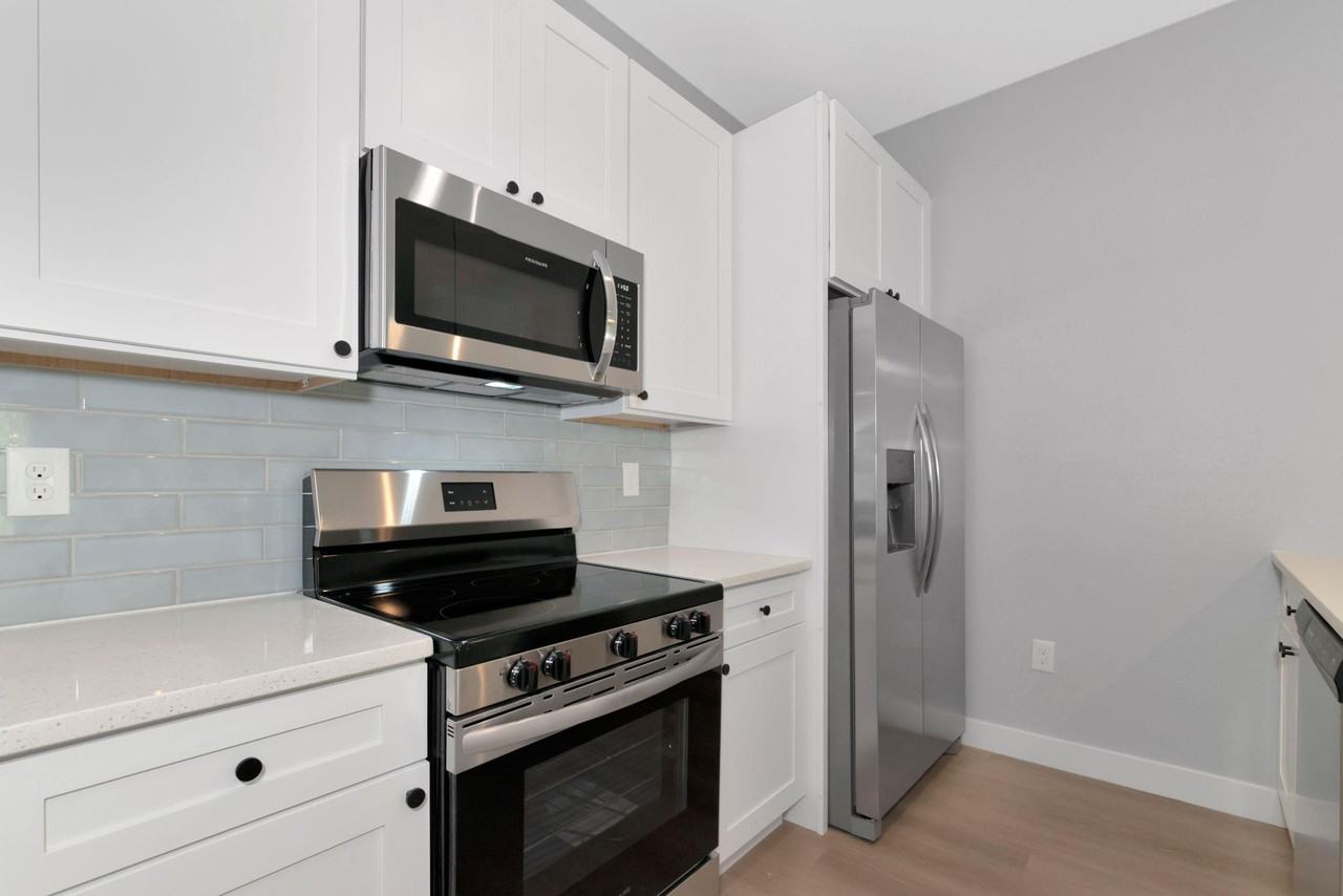 Carleen Ave - Photo 2 of 7