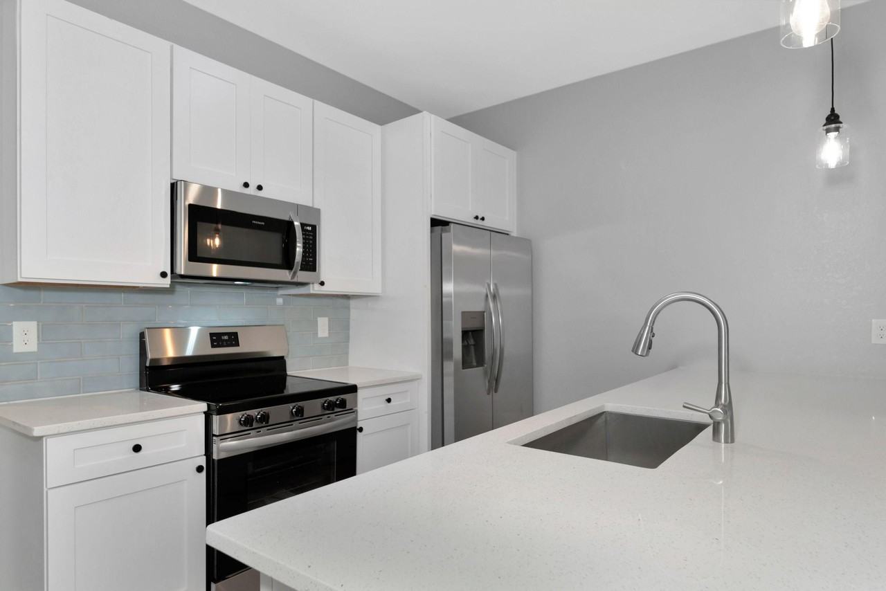 Carleen Ave - Photo 3 of 7