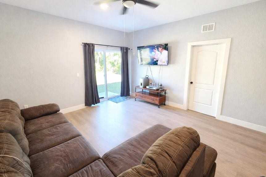 Carleen Ave - Photo 5 of 7