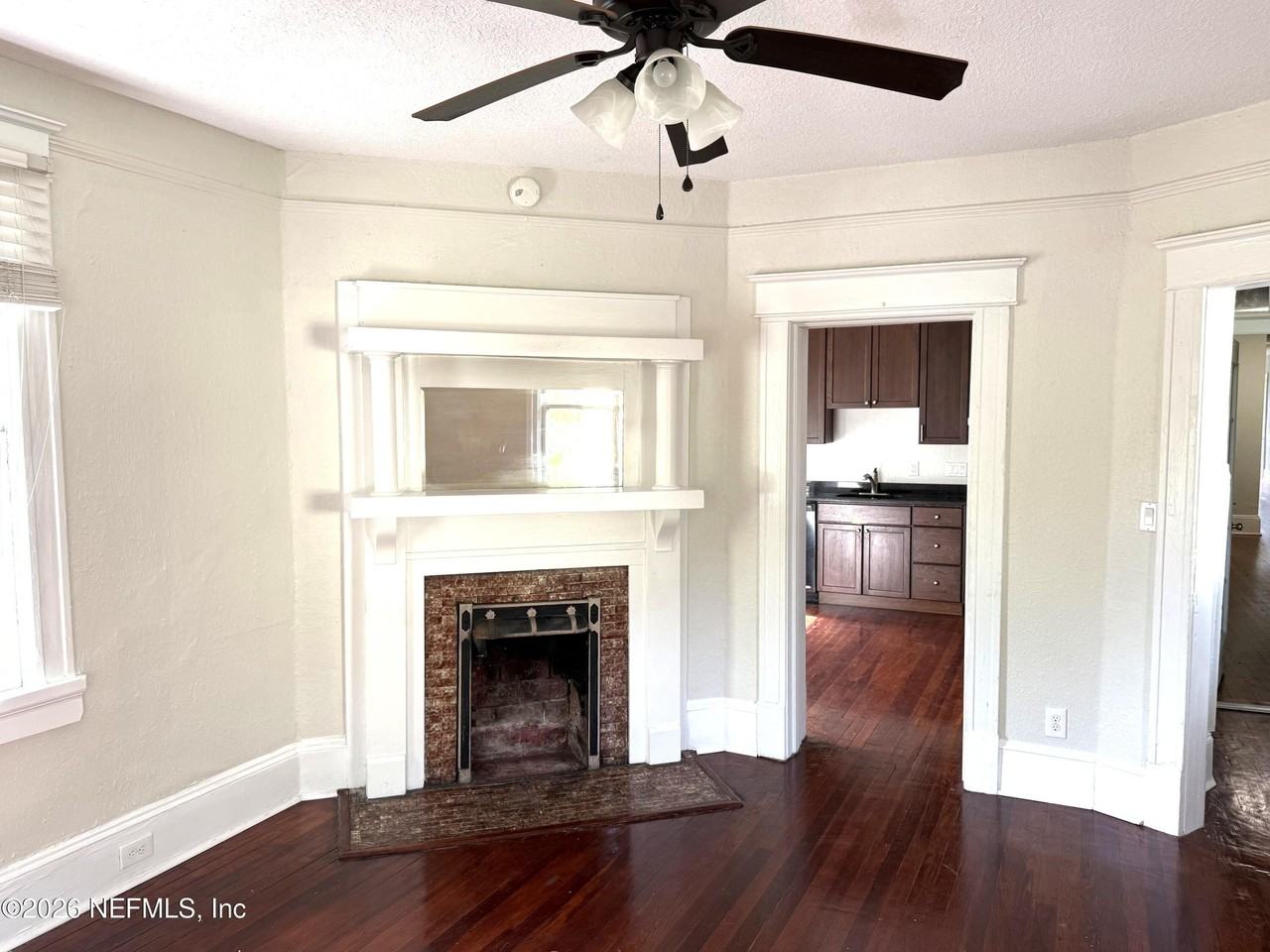 2116 Herschel St Apt A - Photo 3 of 26