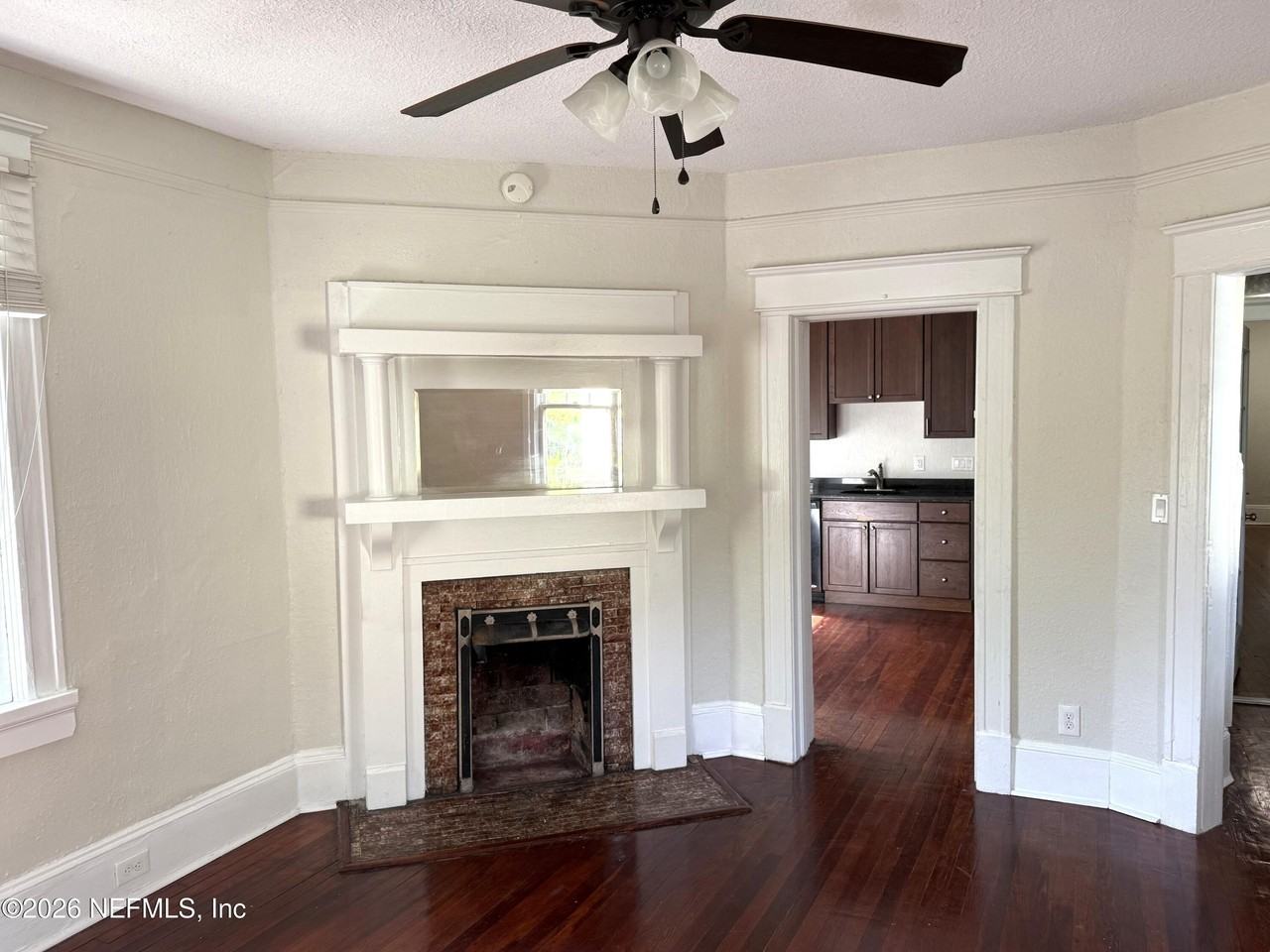 2116 Herschel St Apt A - Photo 4 of 26