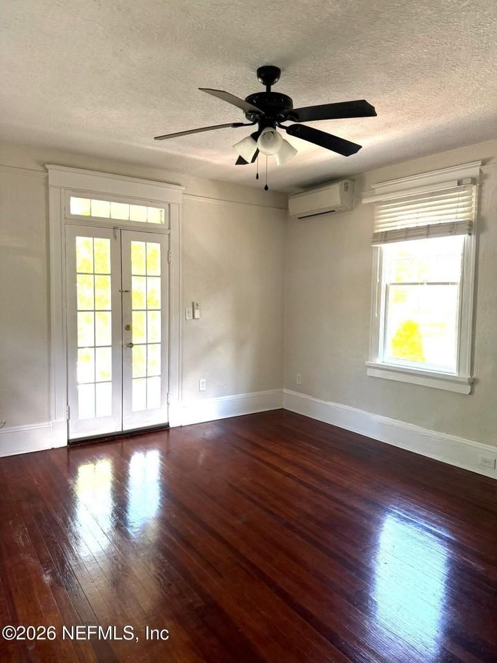 2116 Herschel St Apt A - Photo 6 of 26