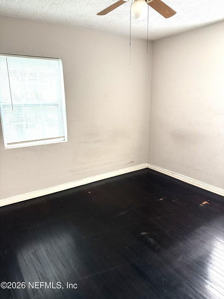 1043 Seba St - Photo 2 of 8