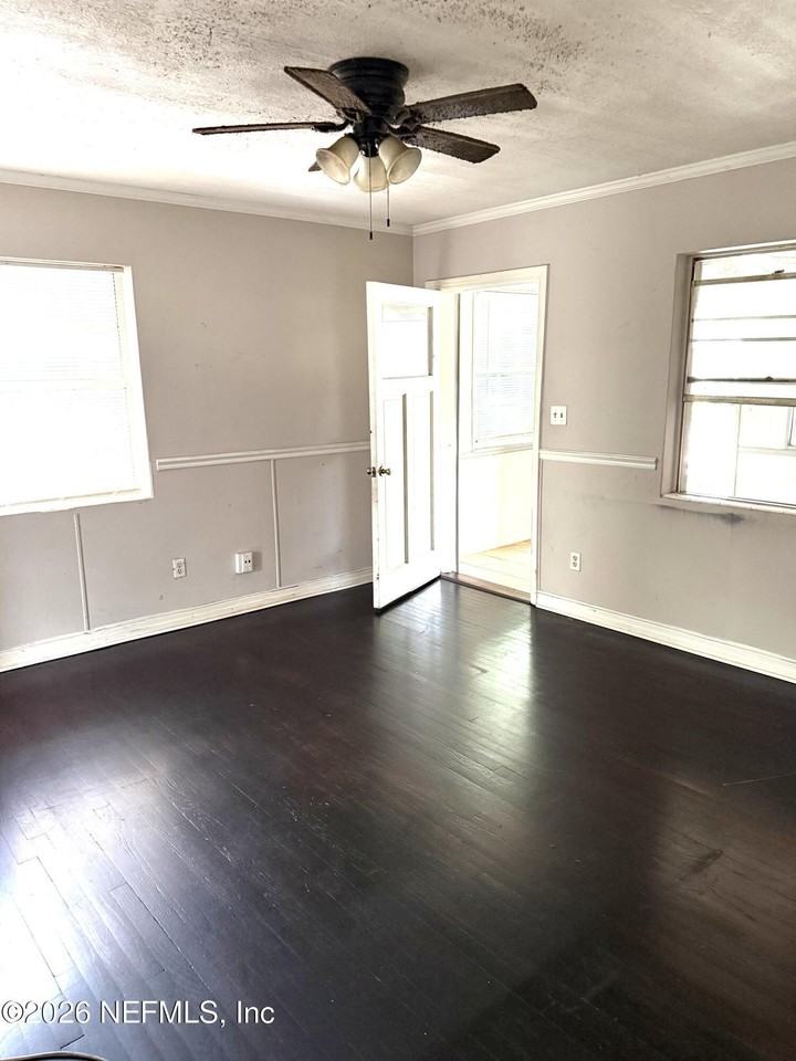 1043 Seba St - Photo 3 of 8