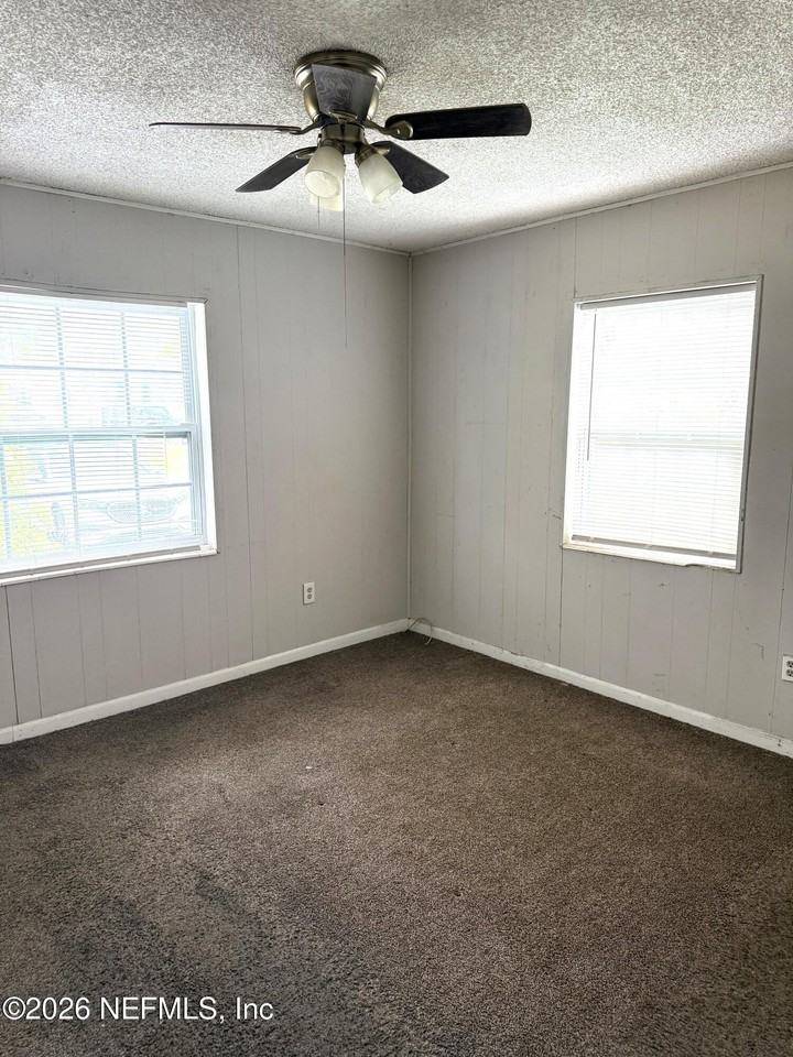 1043 Seba St - Photo 5 of 8