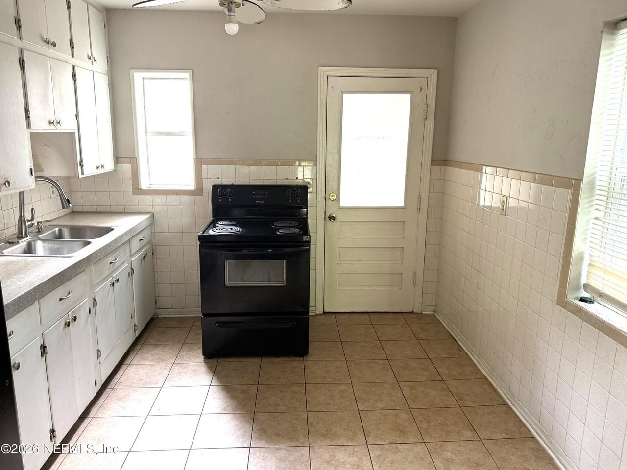 1043 Seba St - Photo 7 of 8