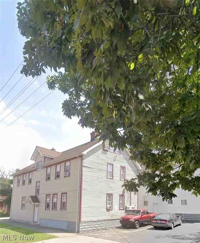 1304 W 64th St Apt 5 - Photo 2 of 12