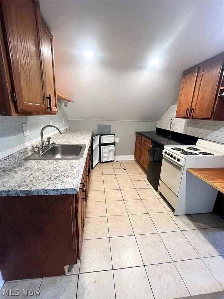 1304 W 64th St Apt 5 - Photo 6 of 12