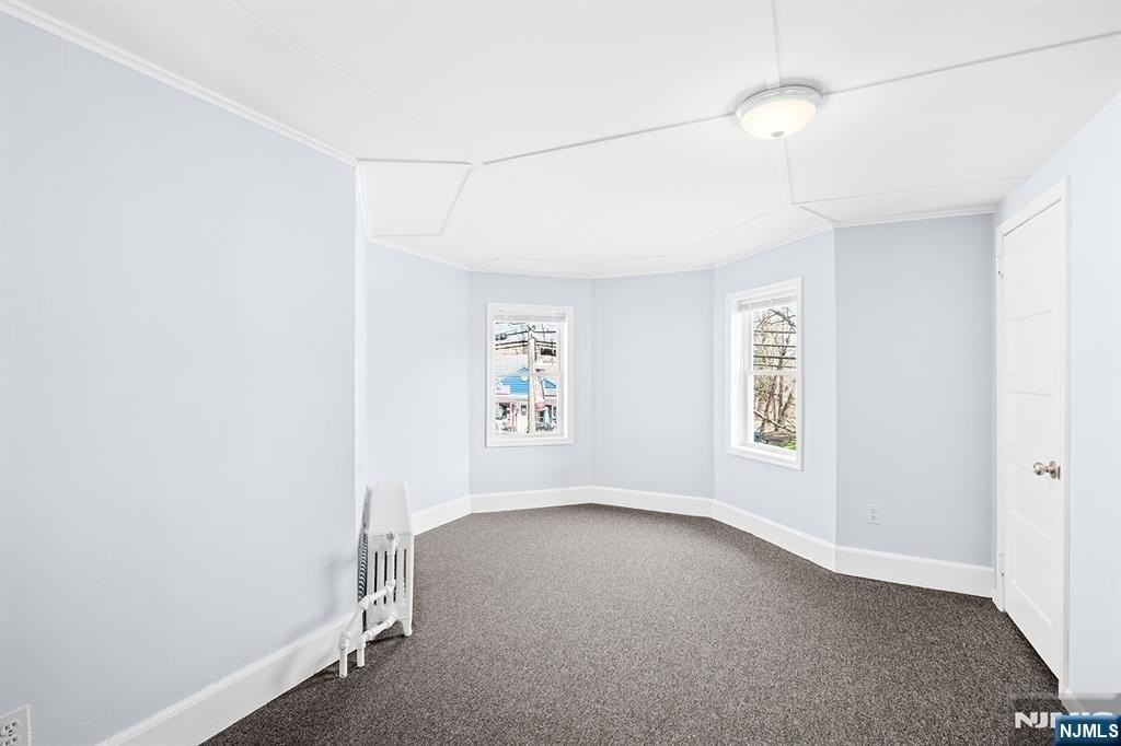 140 Park Ave - Photo 4 of 19