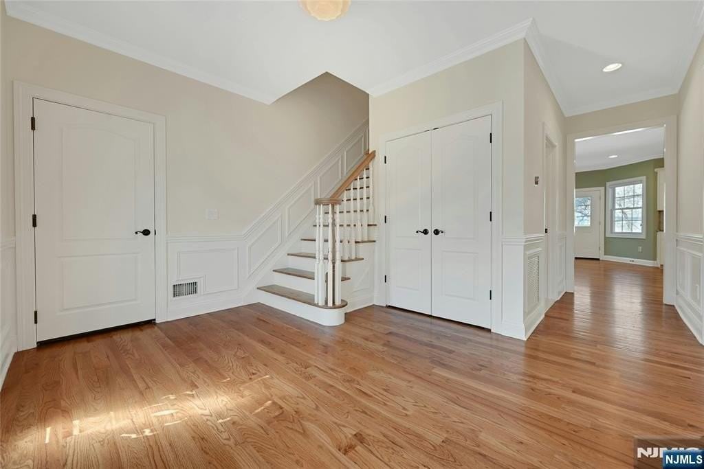 1 Lindy Pl - Photo 6 of 33