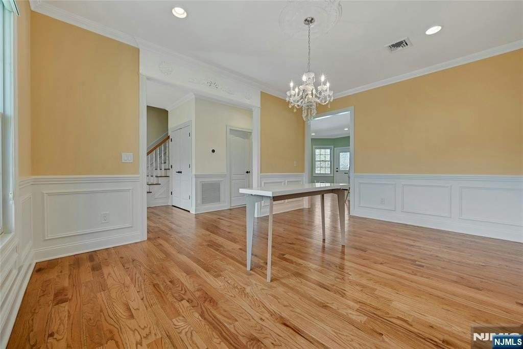 1 Lindy Pl - Photo 7 of 33