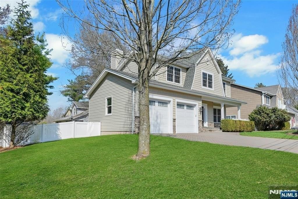 1 Lindy Pl - Photo 2 of 33