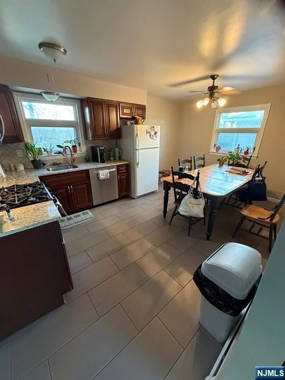 106 Rochelle Pkwy - Photo 2 of 24