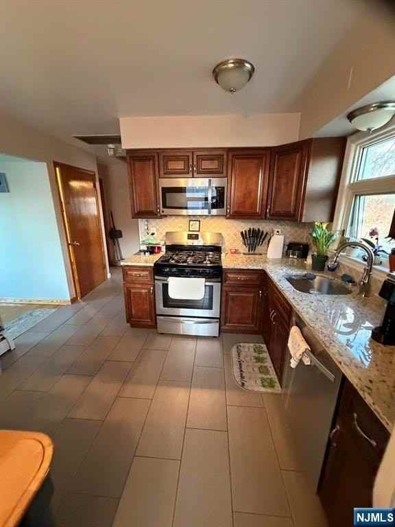 106 Rochelle Pkwy - Photo 3 of 24