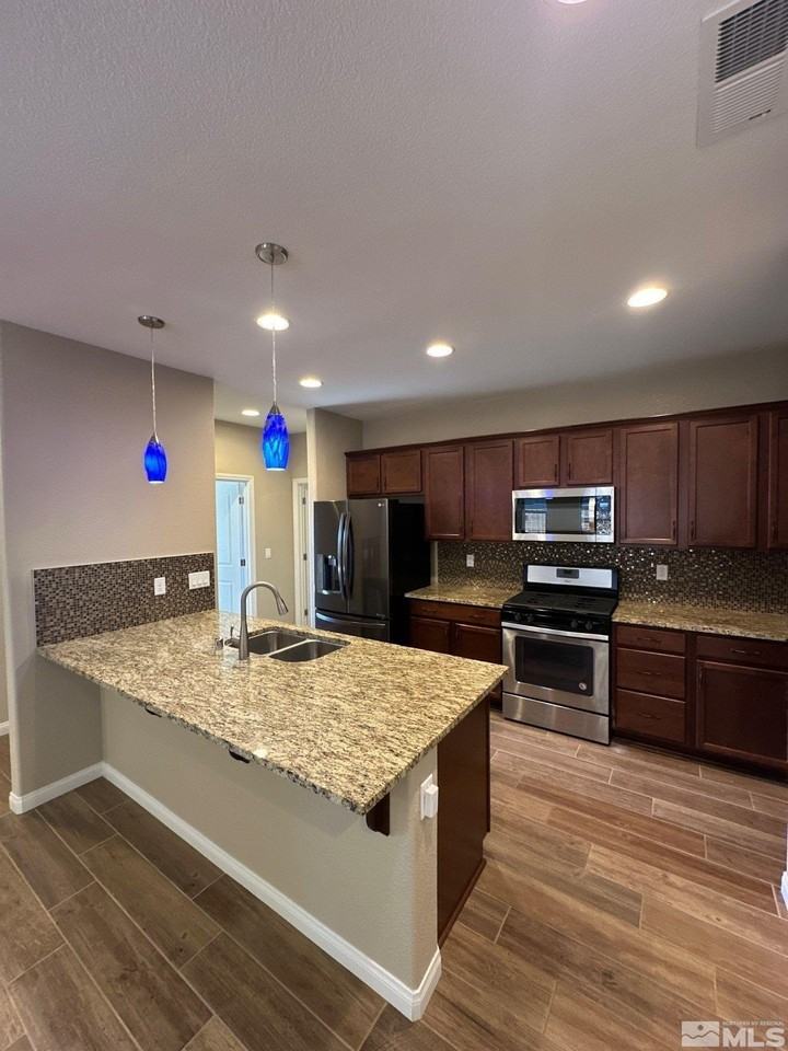 6016 Barrett Ct - Photo 4 of 21