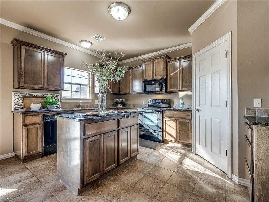 4900 Nw 154th St - Photo 3 of 4