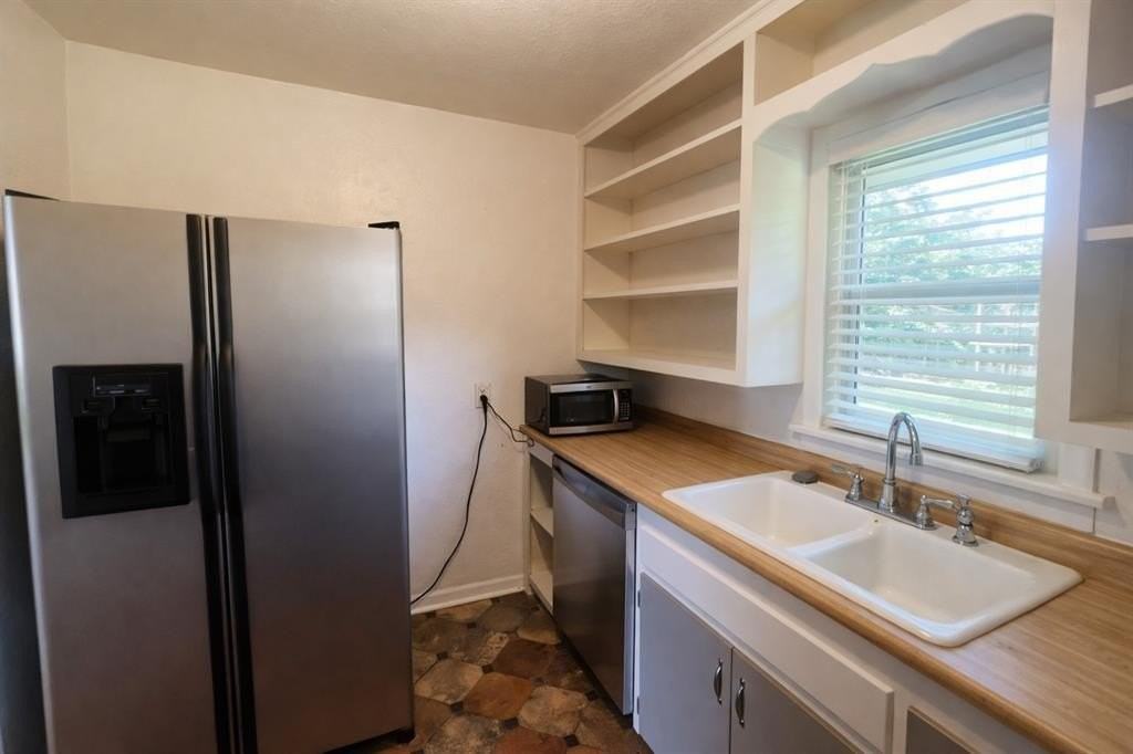 2216 Downing St - Photo 5 of 10