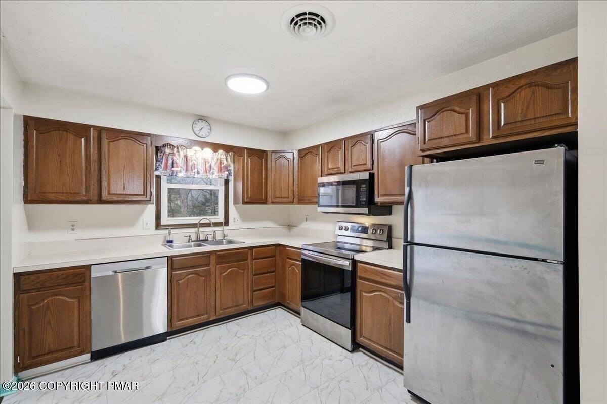 606 Rimrock Rd - Photo 5 of 35