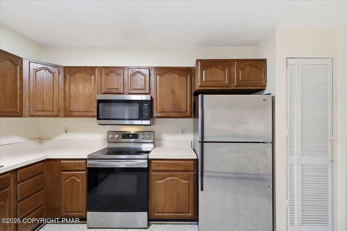 606 Rimrock Rd - Photo 6 of 35