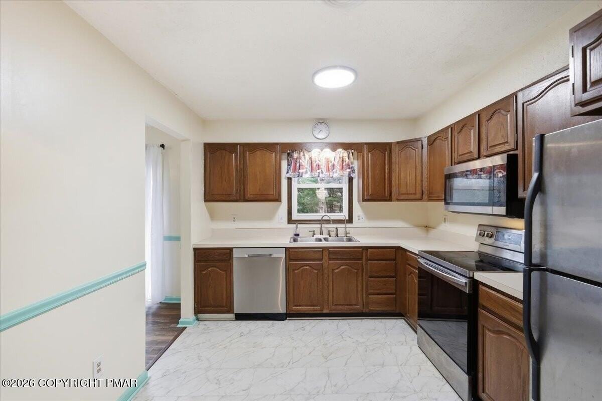 606 Rimrock Rd - Photo 7 of 35