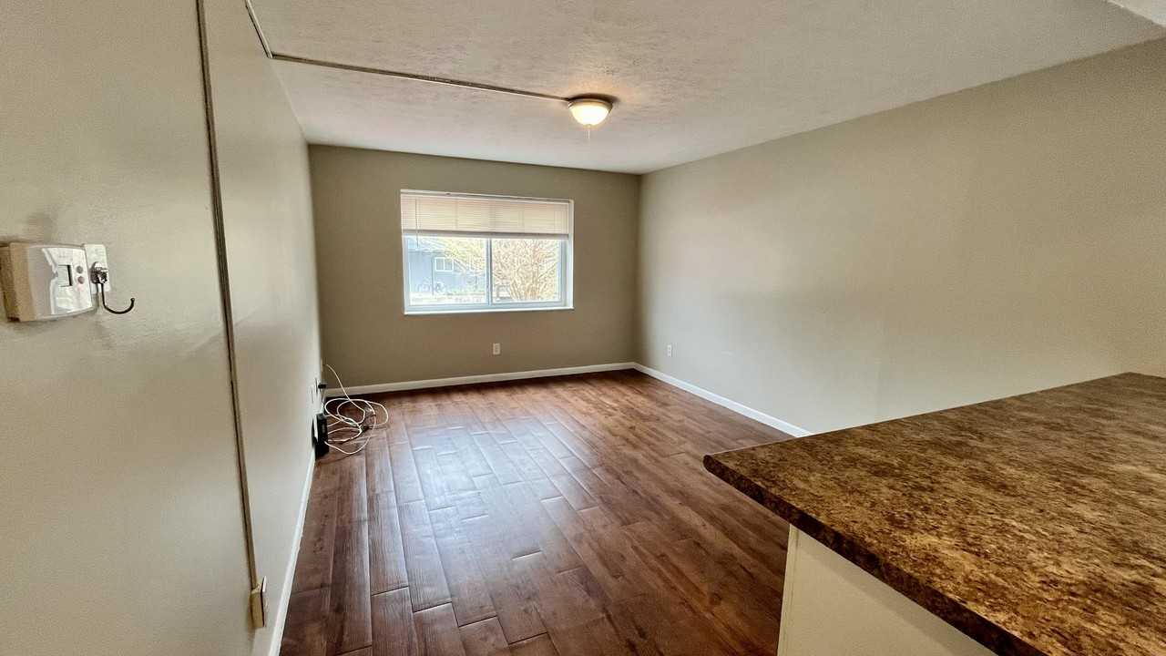 Summit St #1662B2 - Photo 2 of 10