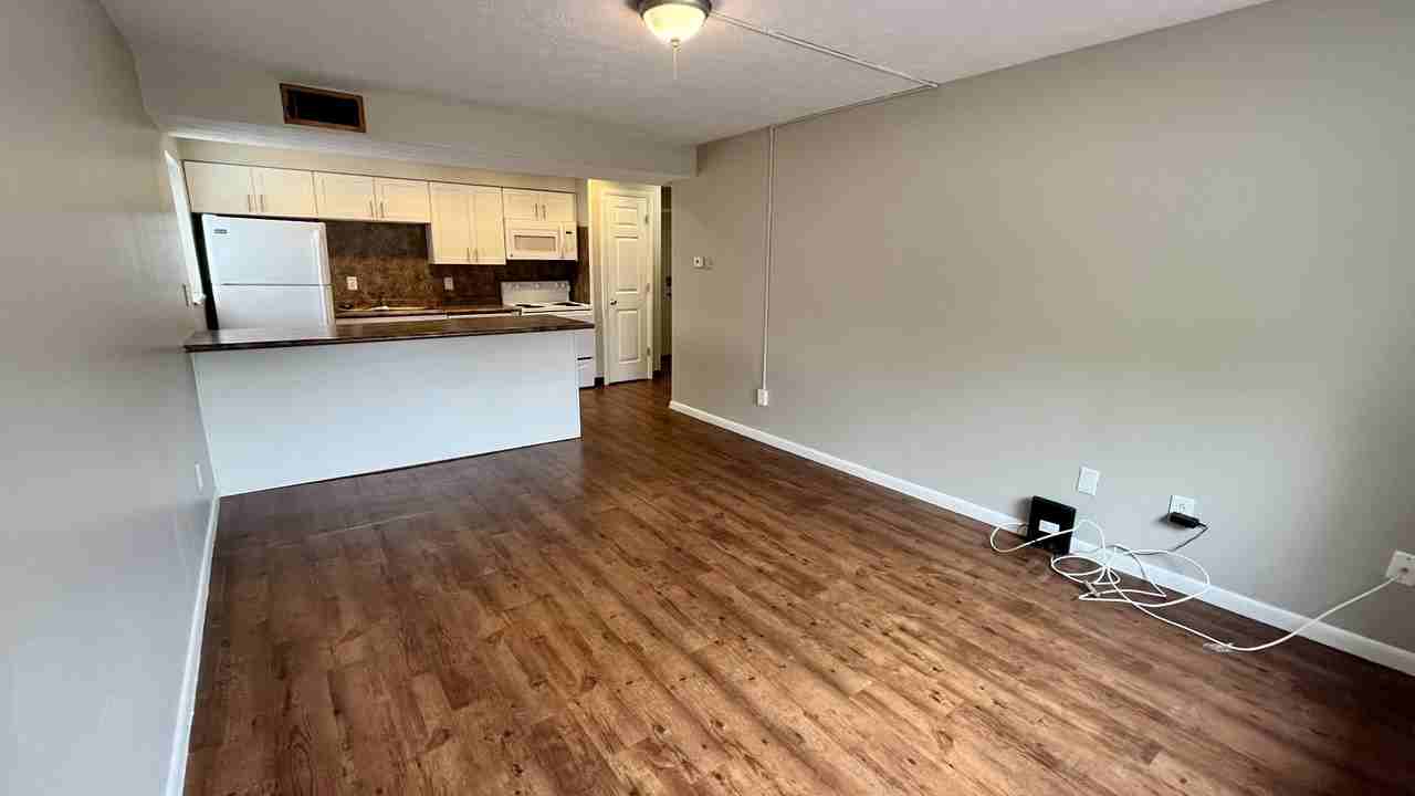 Summit St #1662B4 - Photo 3 of 10