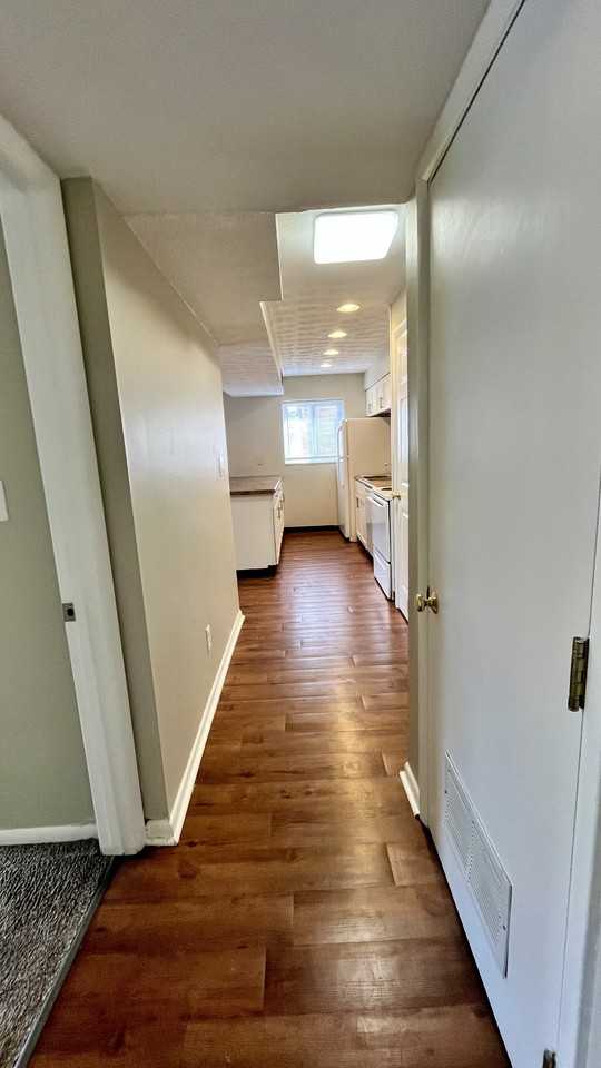 Summit St #1662B4 - Photo 5 of 10